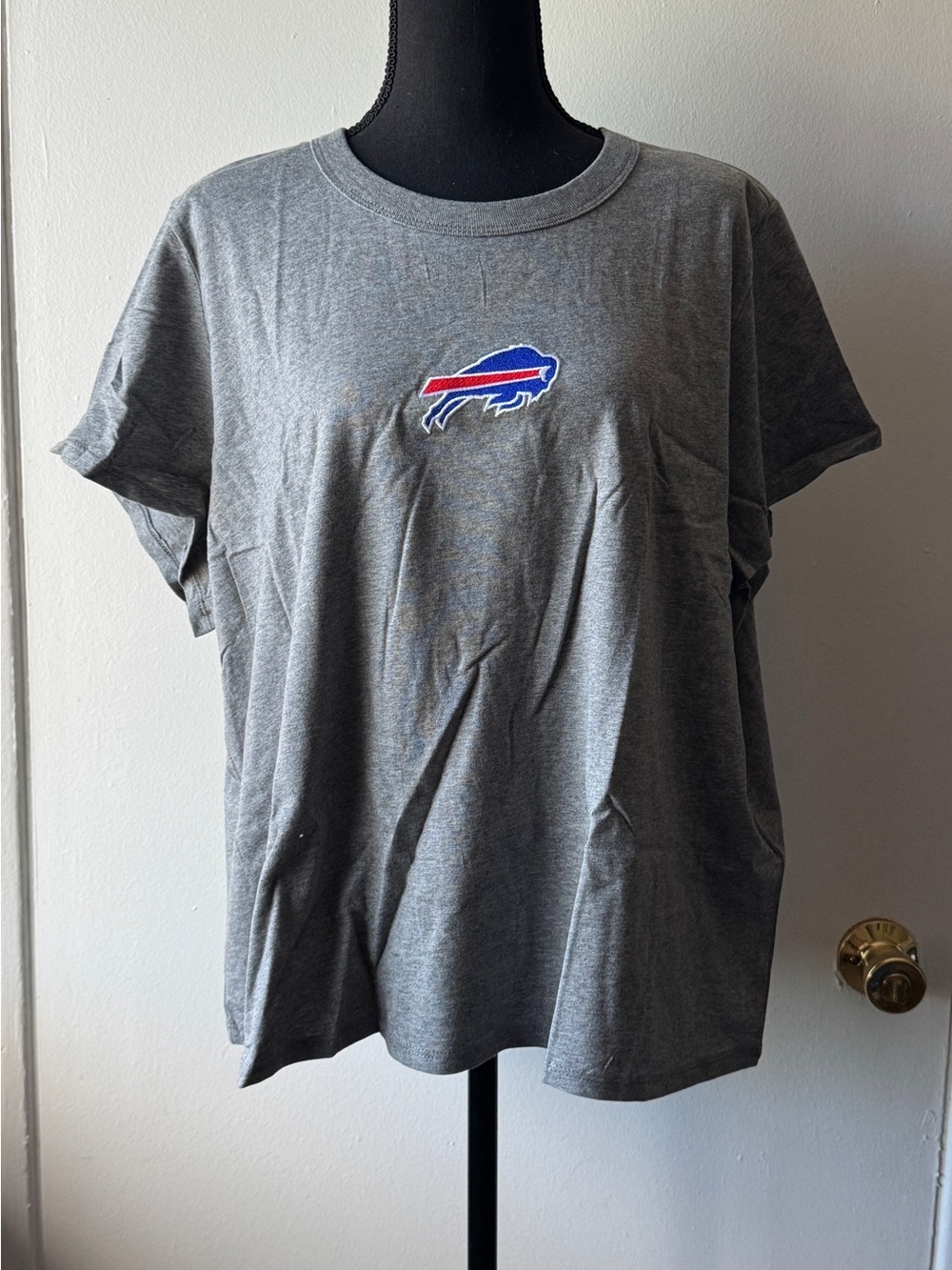 Old Navy Gray Short Sleeve Buffalo Logo Tee
